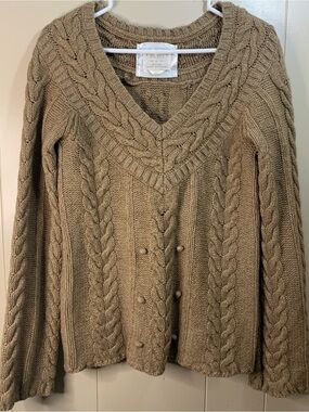 Women’s M Old Navy Cable-Knit V-Neck Sweater in Taupe